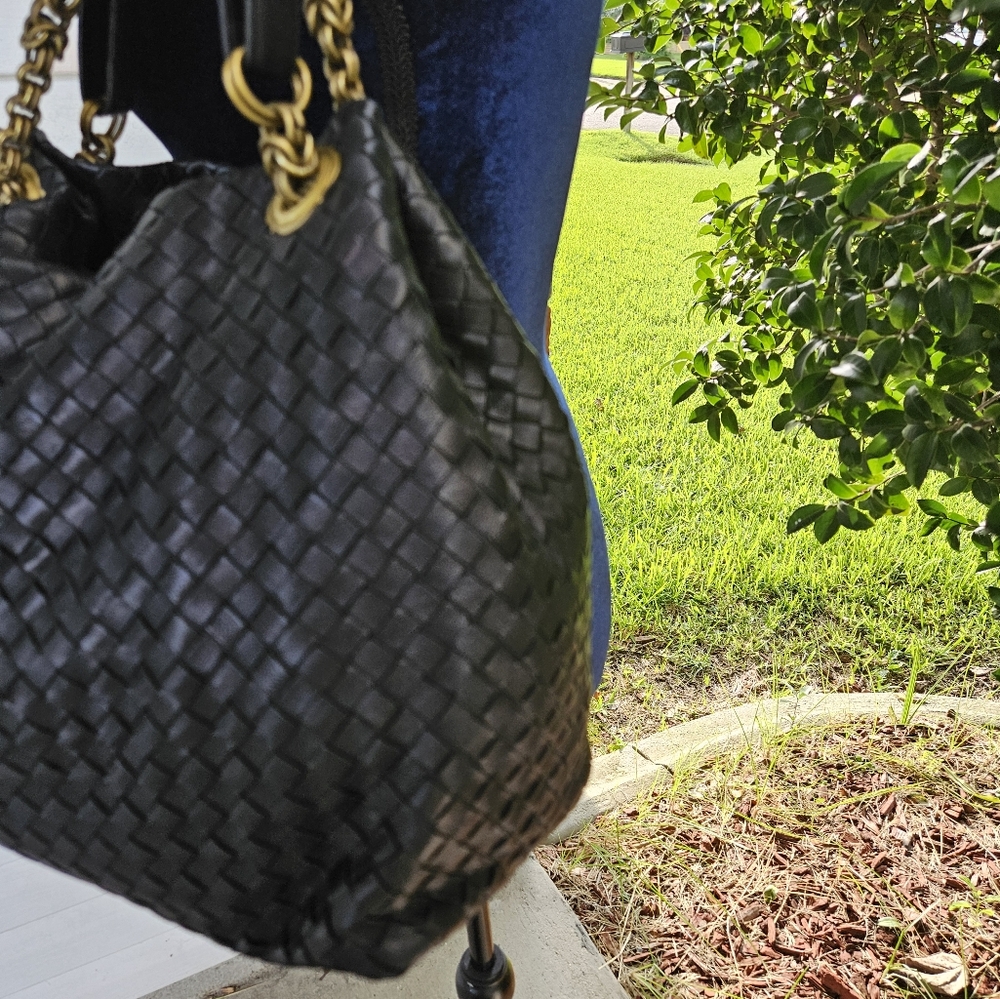 Bottega Veneta Genuine Woven Lambskin Leather Rare Purse Gold Hardware in Black. - Picture 4 of 15
